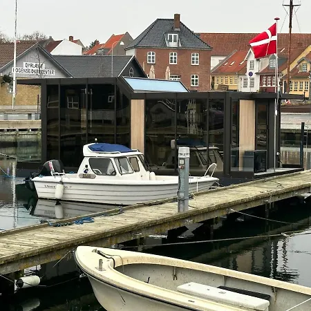 ספינת מלון Hyggeligt Ophold I Hjertet Af Gamle Havn בוגנזה