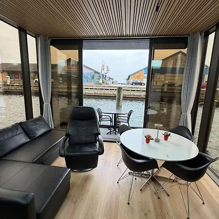 Bådhotel Hyggeligt Ophold I Hjertet Af Gamle Havn