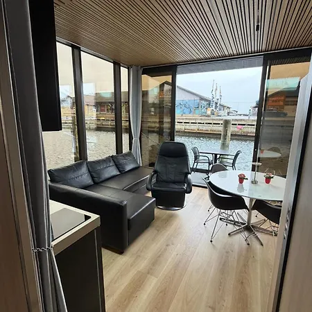 Hyggeligt Ophold I Hjertet Af Gamle Havn Hotel na wodzie Bogense